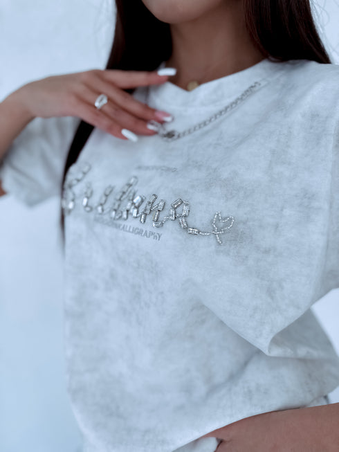LIMITED T-krekls "INTRODUCING" - BALTS AR PELĒKU